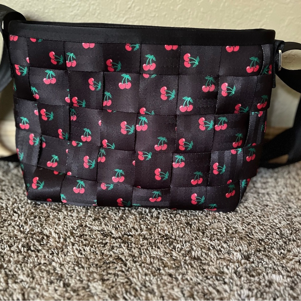 Harveys Cherry Messenger